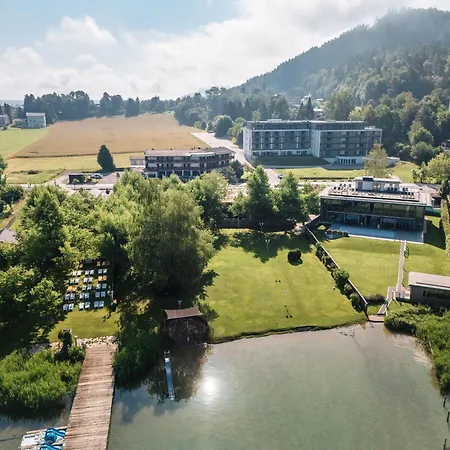 Fruehstueck Terrasse Mit 2 Schlafzimmer *
